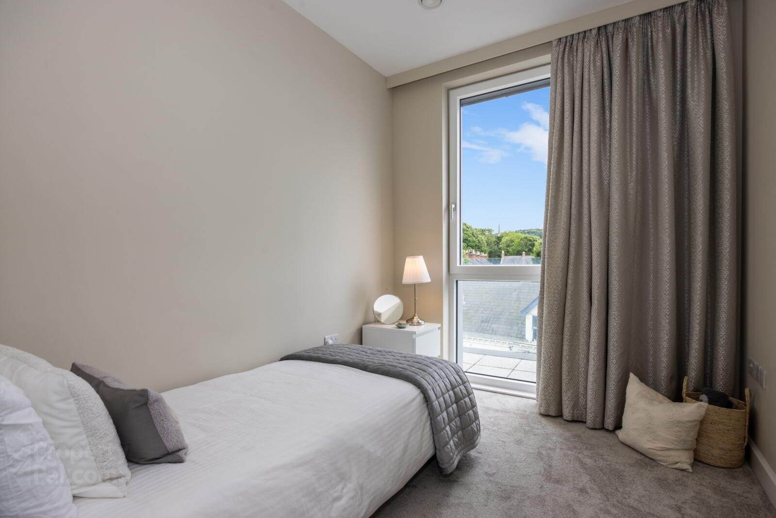 Apartment 15 The Priory 11 High Street 26 of 38