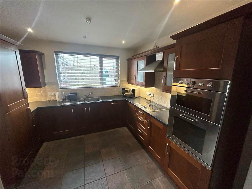 14 Sunnyside Crescent 4 of 10