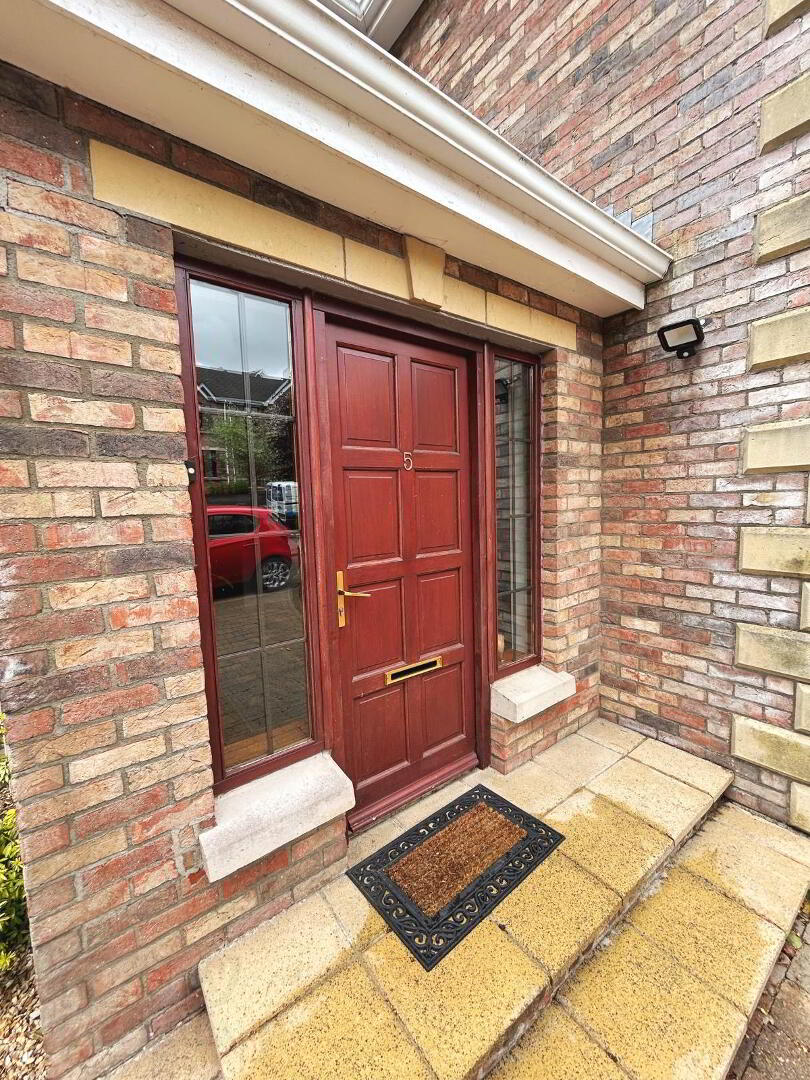 5 Castle Grove 13 of 44