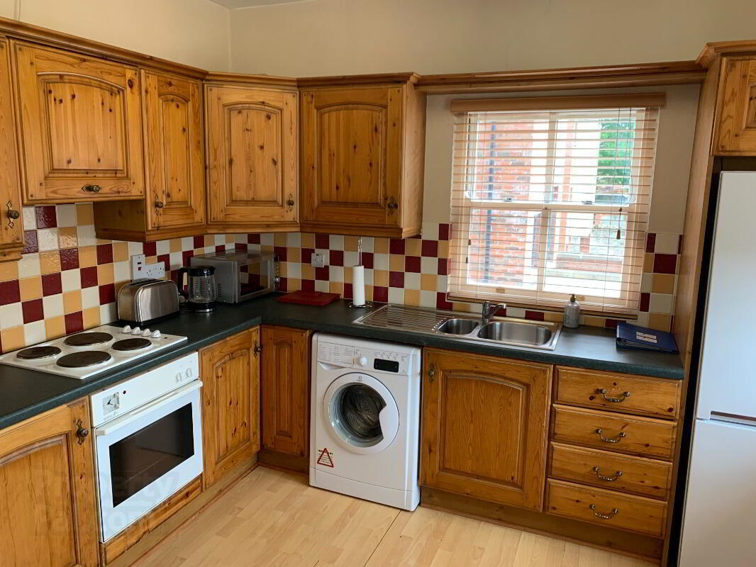 Apt 28, 48 Rossmore Drive 4 of 7