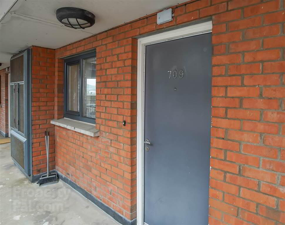709 College Central, 4 College Avenue 4 of 16