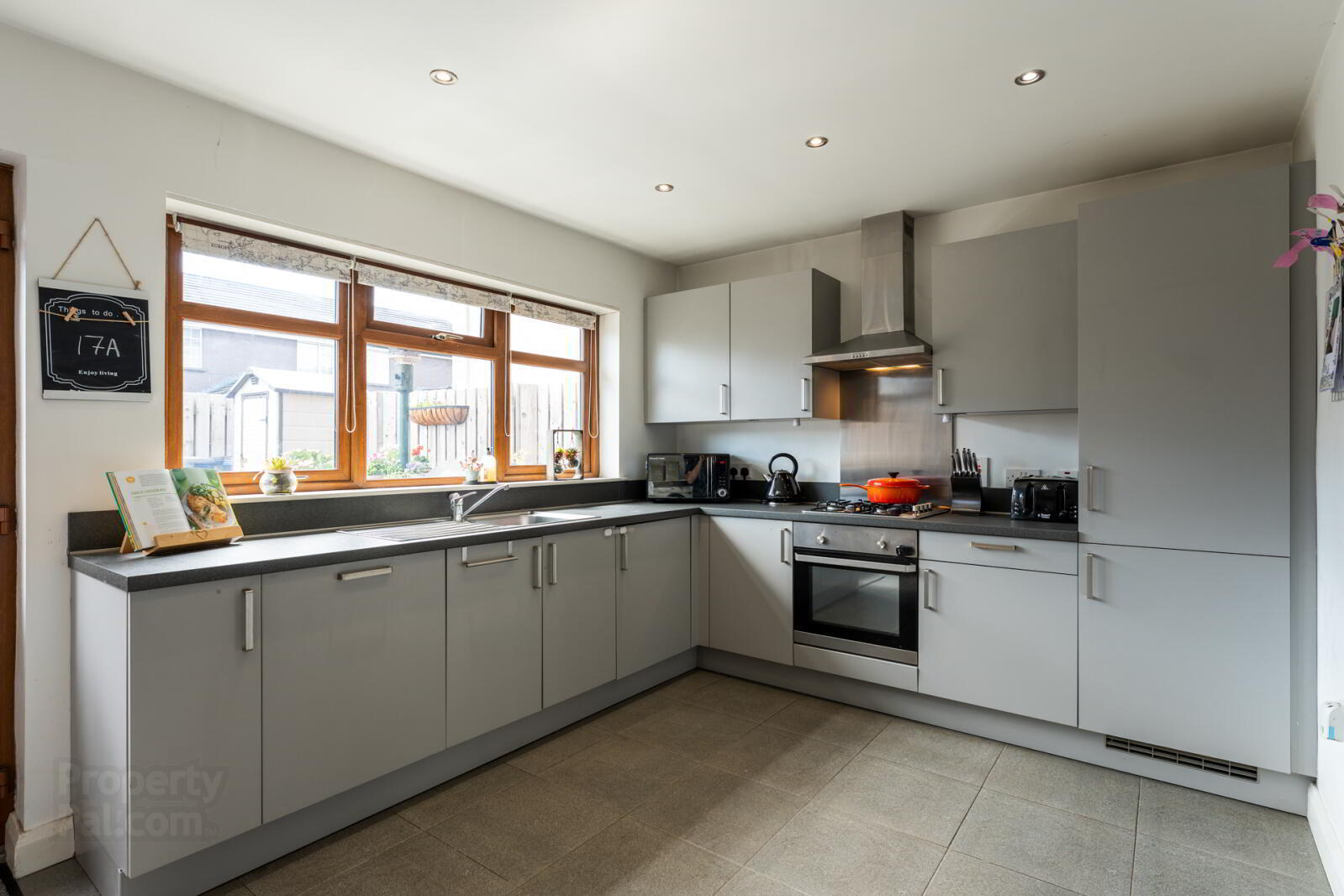 17a Wandsworth Parade 7 of 25