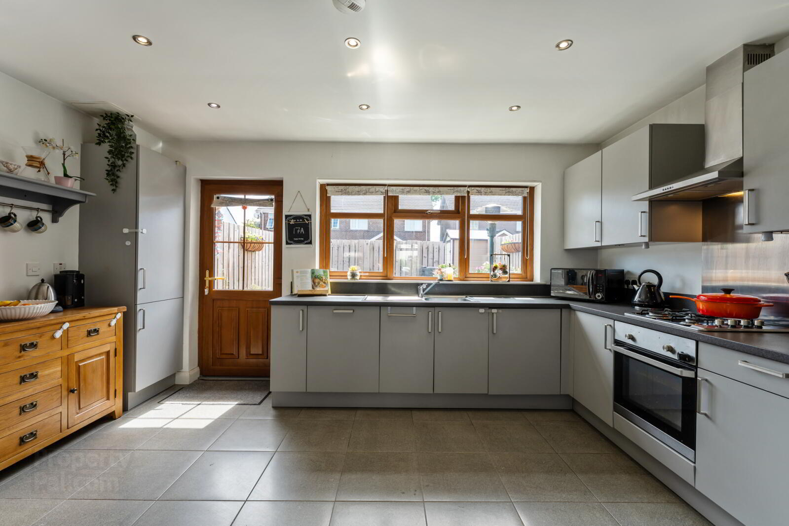 17a Wandsworth Parade 8 of 25