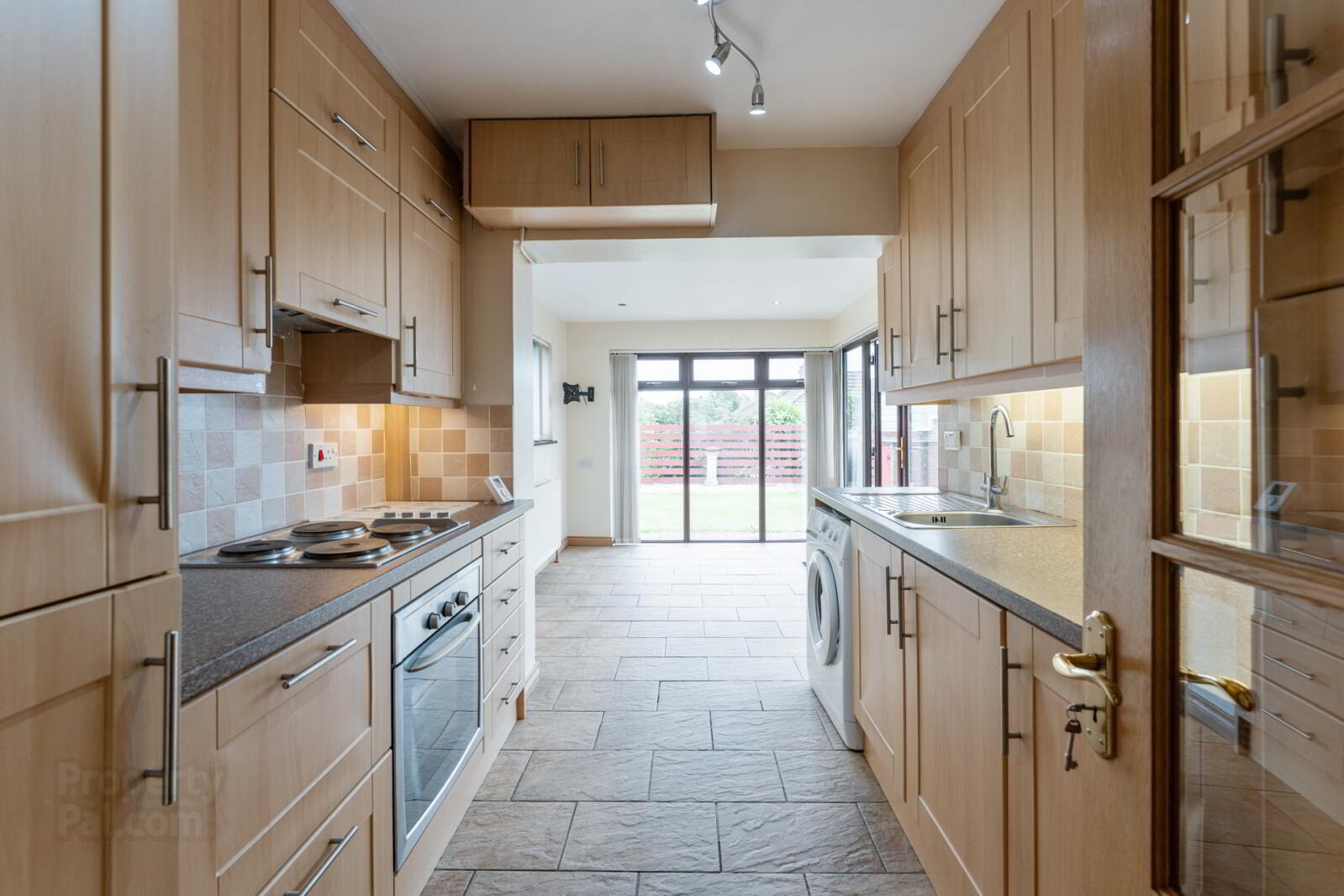 18 Brooklands Road 8 of 21
