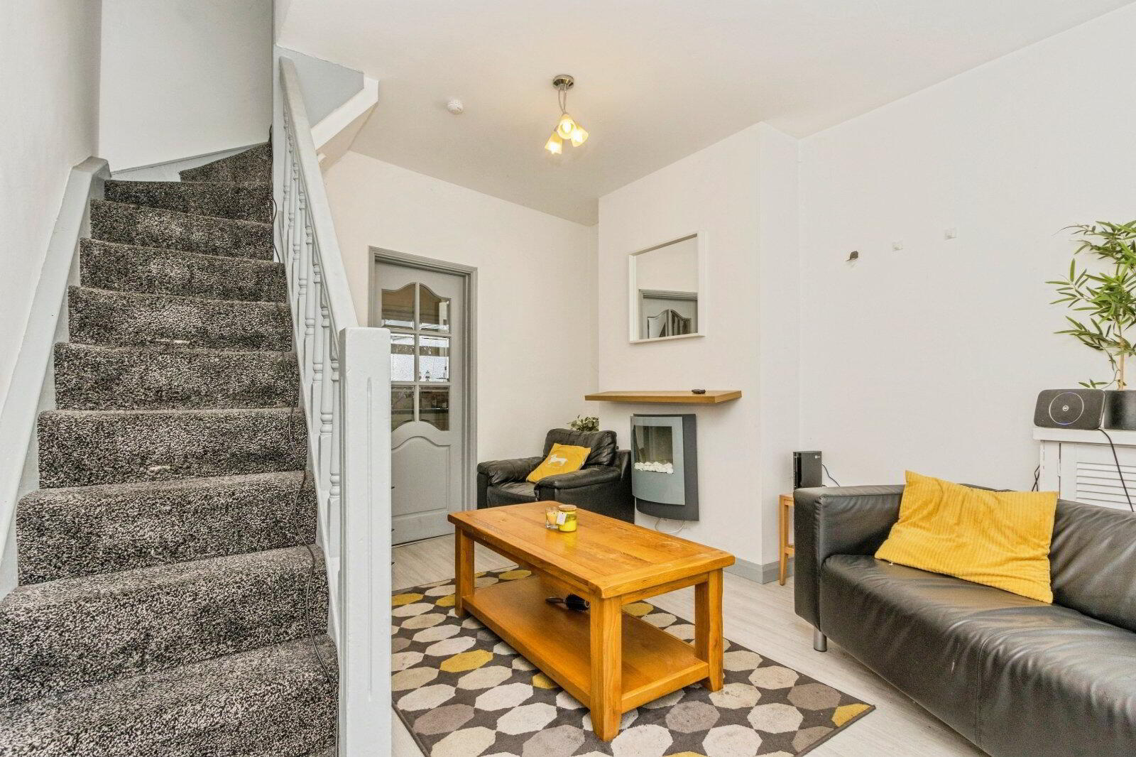85 Northbrook Street 3 of 17