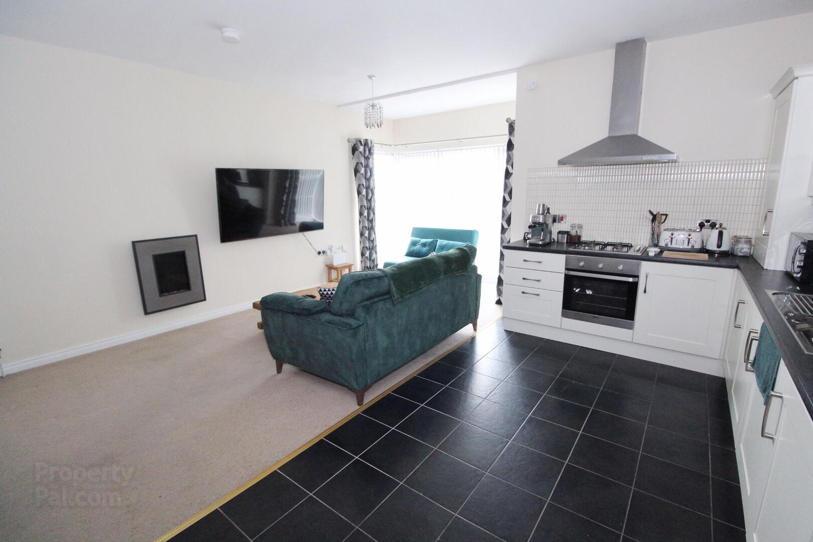 6 Lady Wallace Road 4 of 11