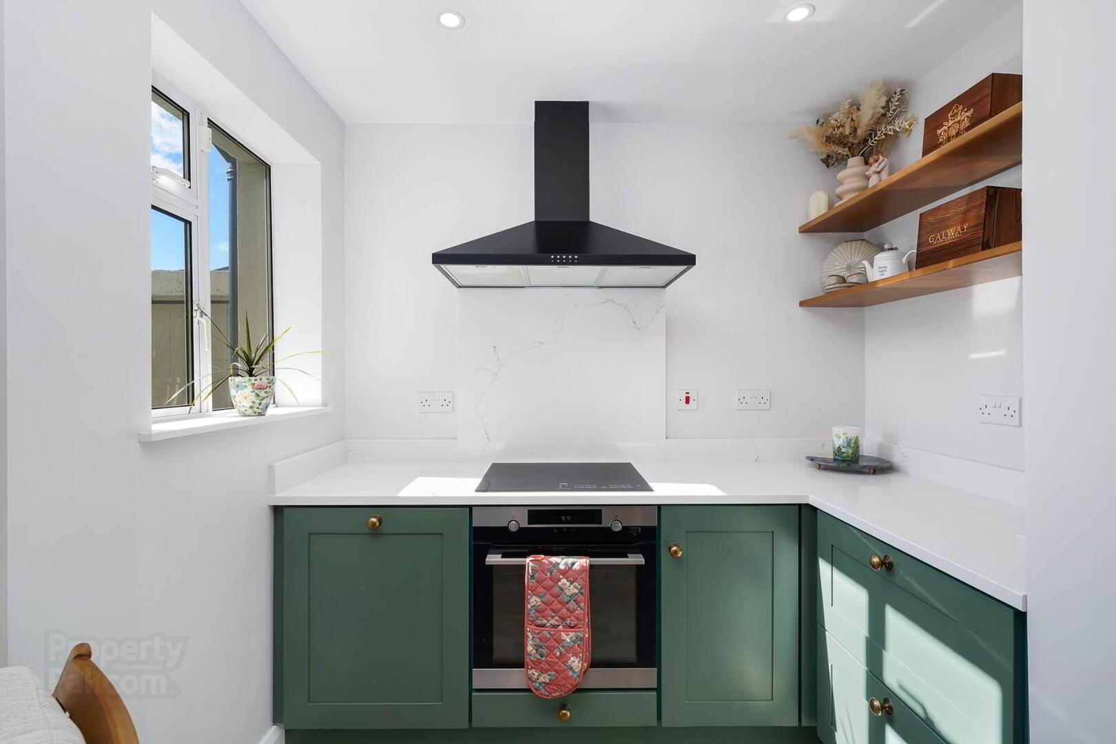 87 Carrickmount Avenue 16 of 47