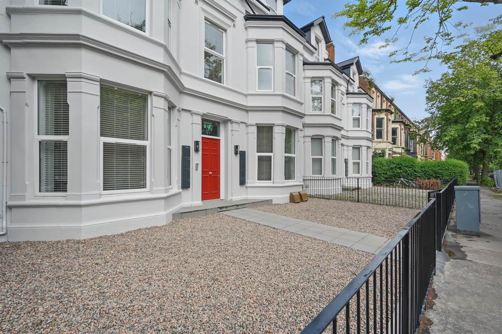 Apt 4, 37 Wellington Park 3 of 18