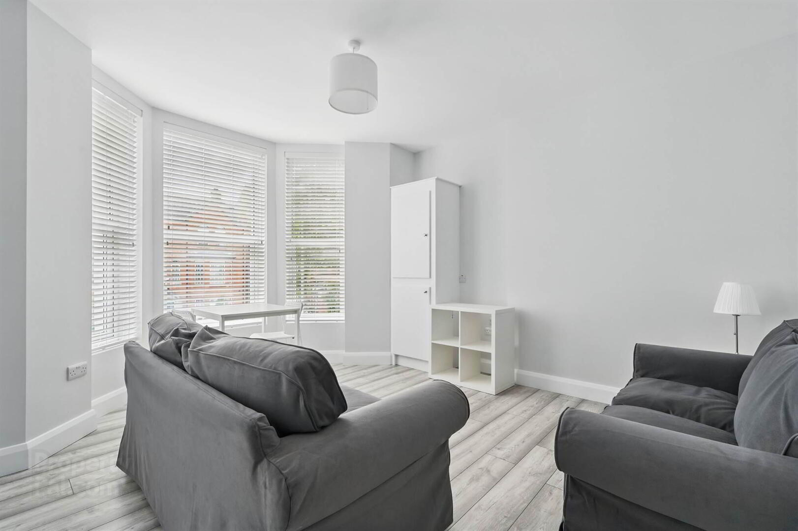Apt 4, 37 Wellington Park 6 of 18