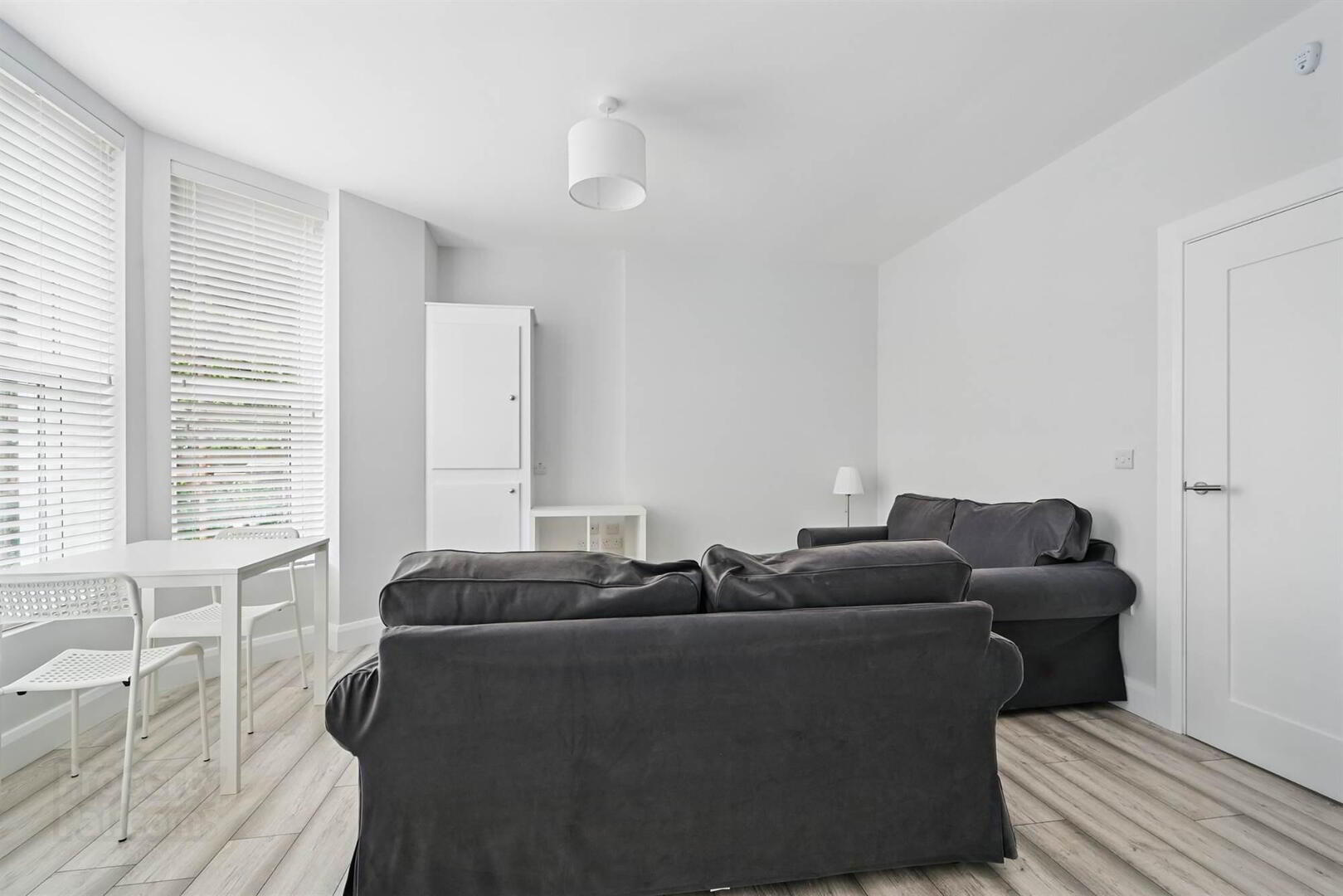 Apt 4, 37 Wellington Park 9 of 18
