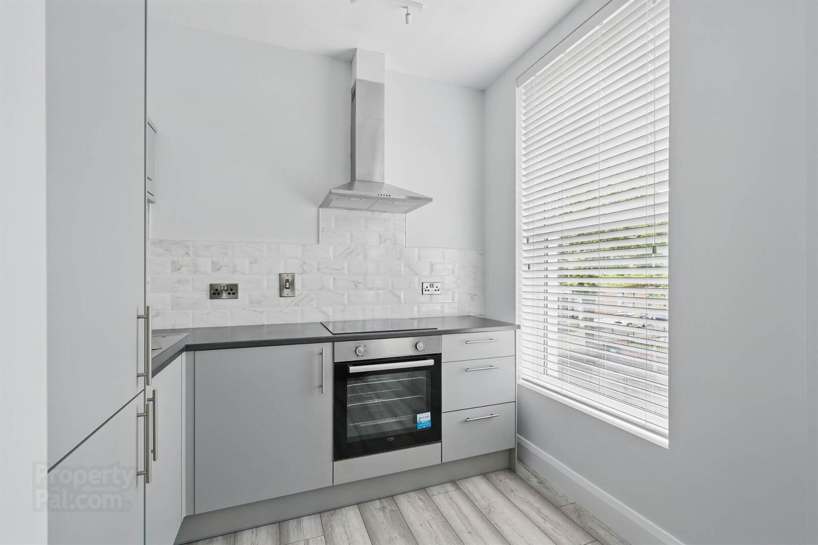 Apt 4, 37 Wellington Park 11 of 18