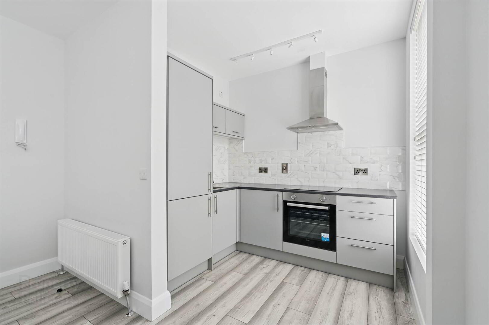 Apt 4, 37 Wellington Park 12 of 18