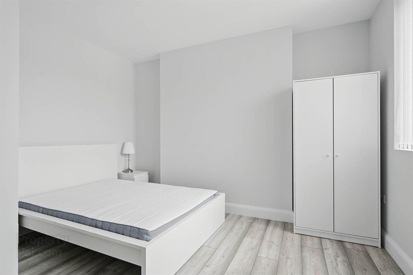 Apt 4, 37 Wellington Park 14 of 18