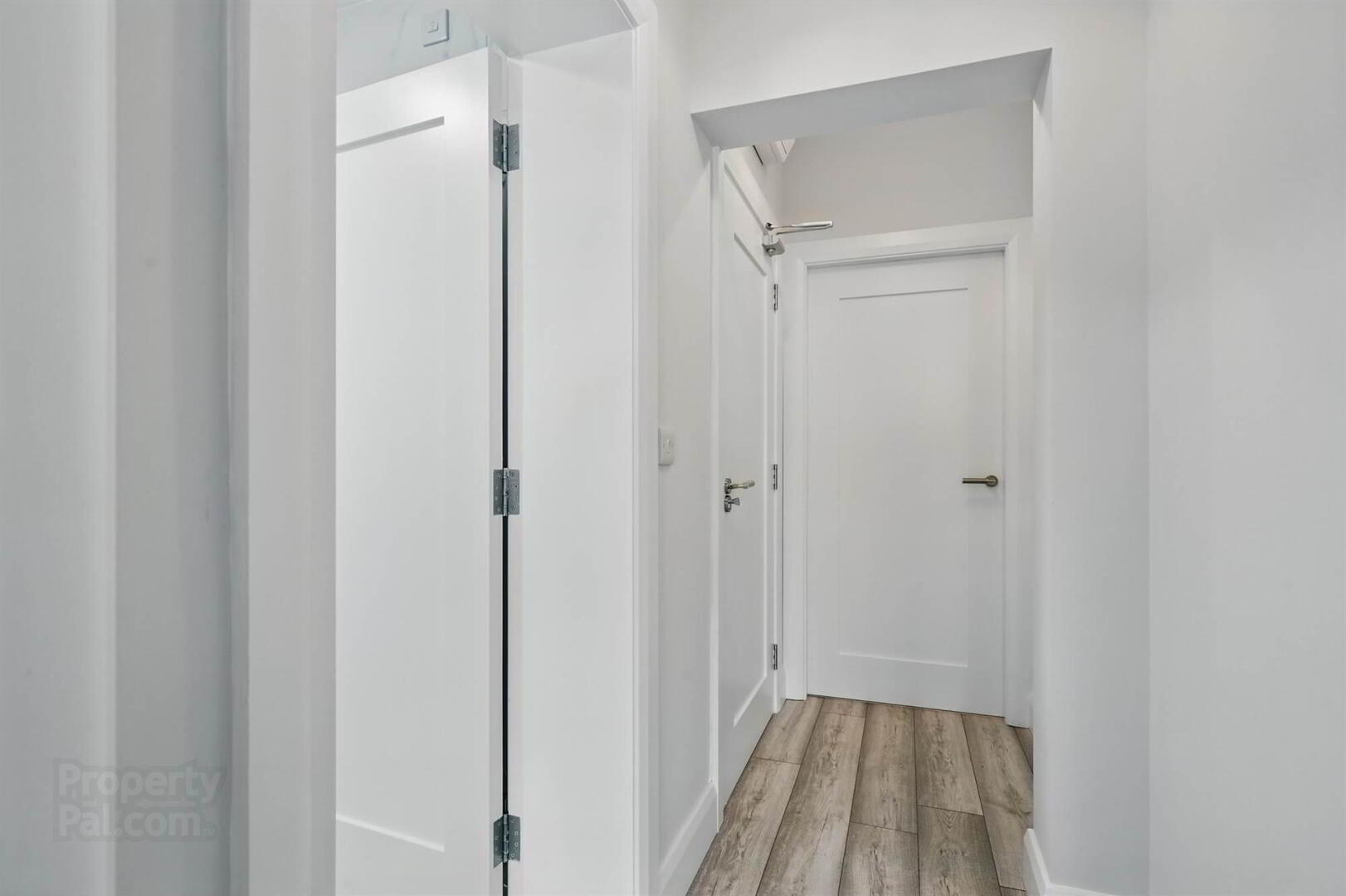 Apt 5, 37 Wellington Park 5 of 14