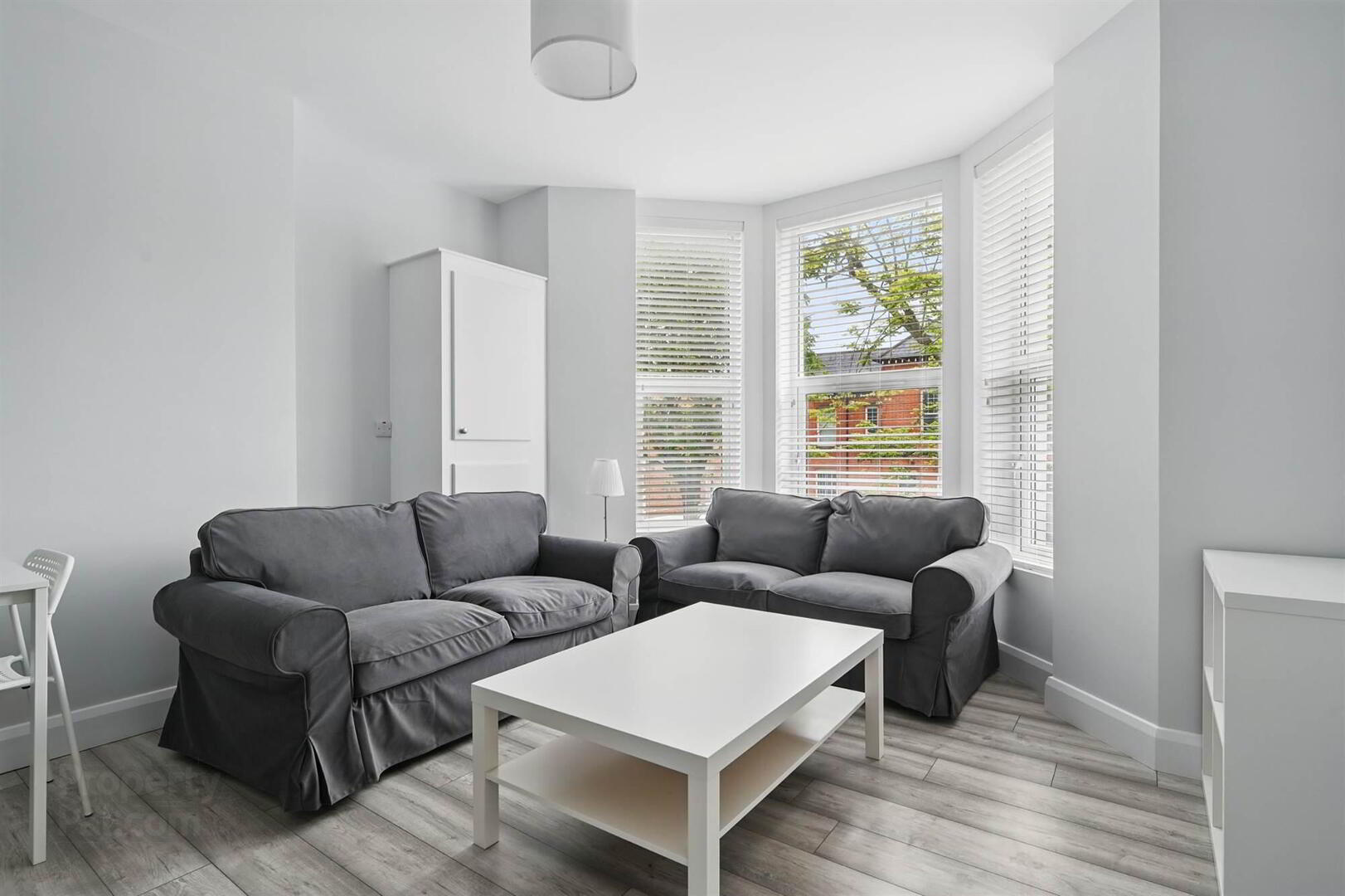 Apt 5, 37 Wellington Park 6 of 14