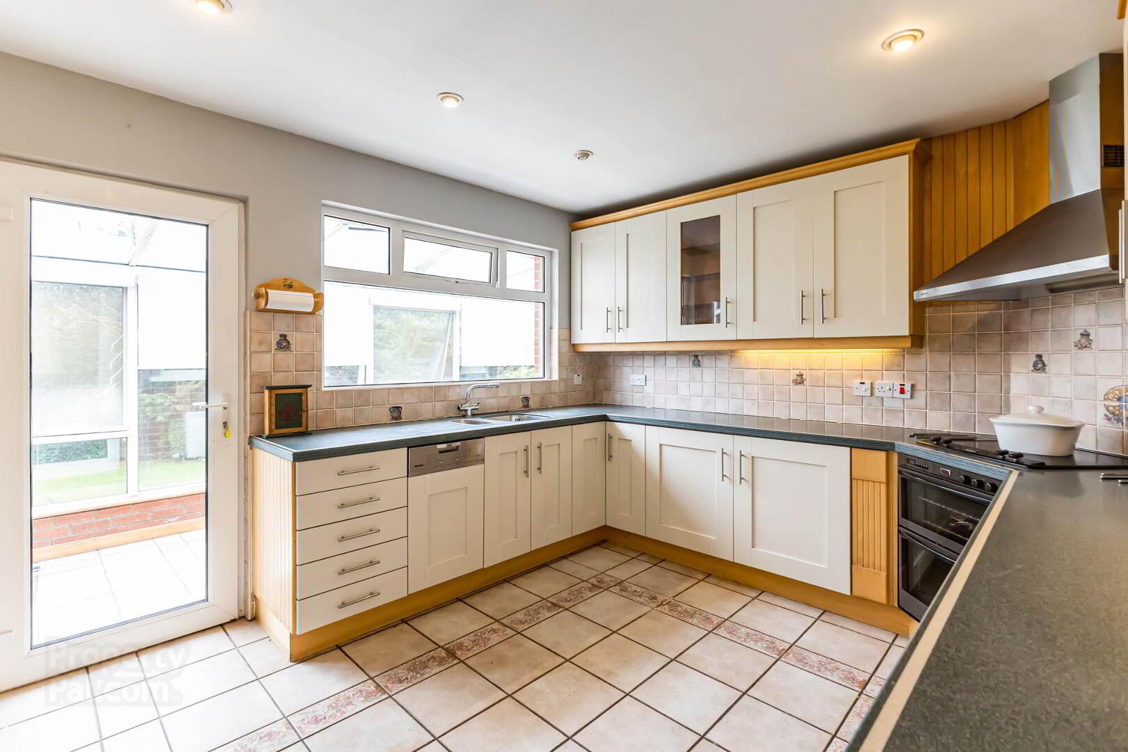 16 Deanfield 9 of 26