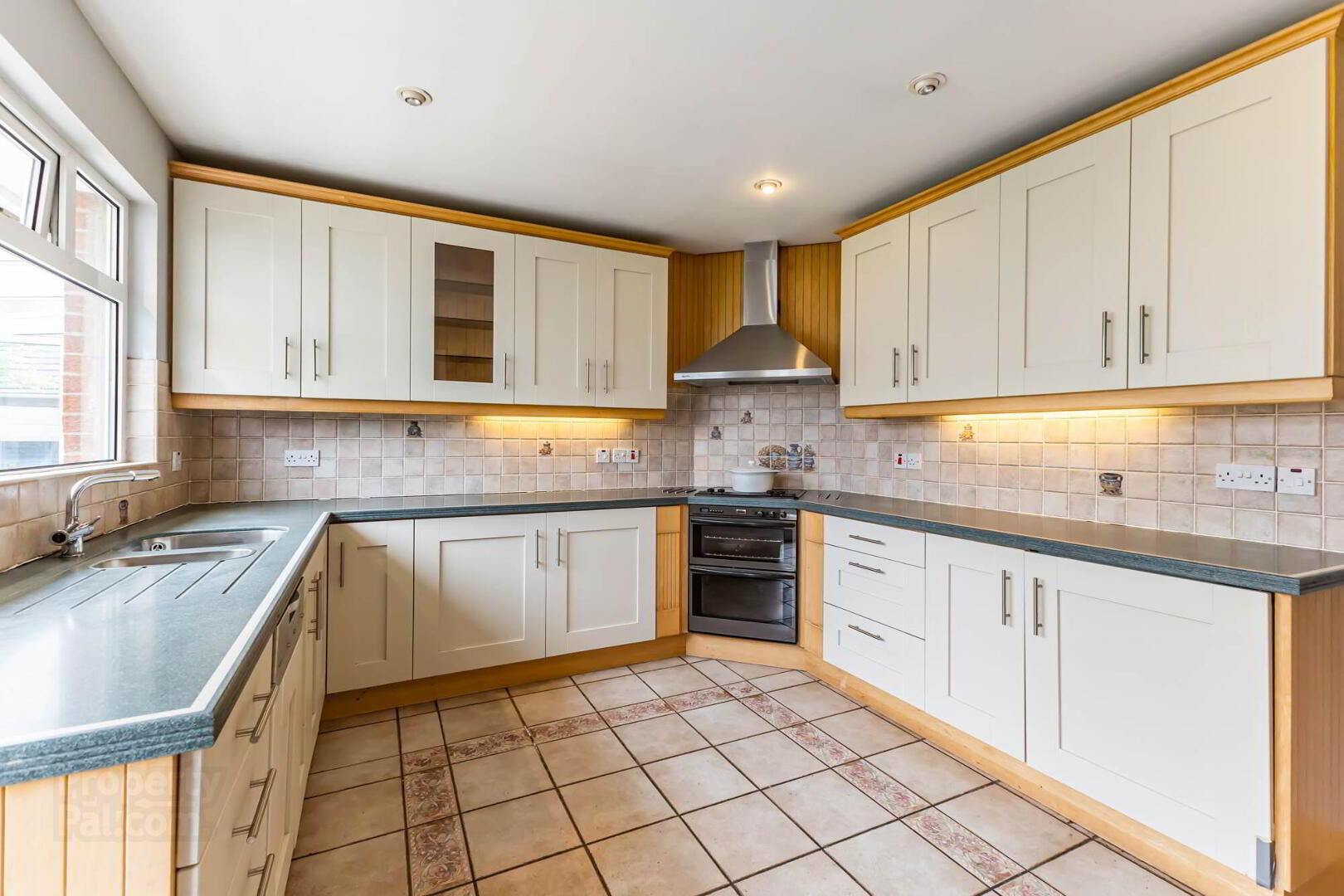16 Deanfield 11 of 26