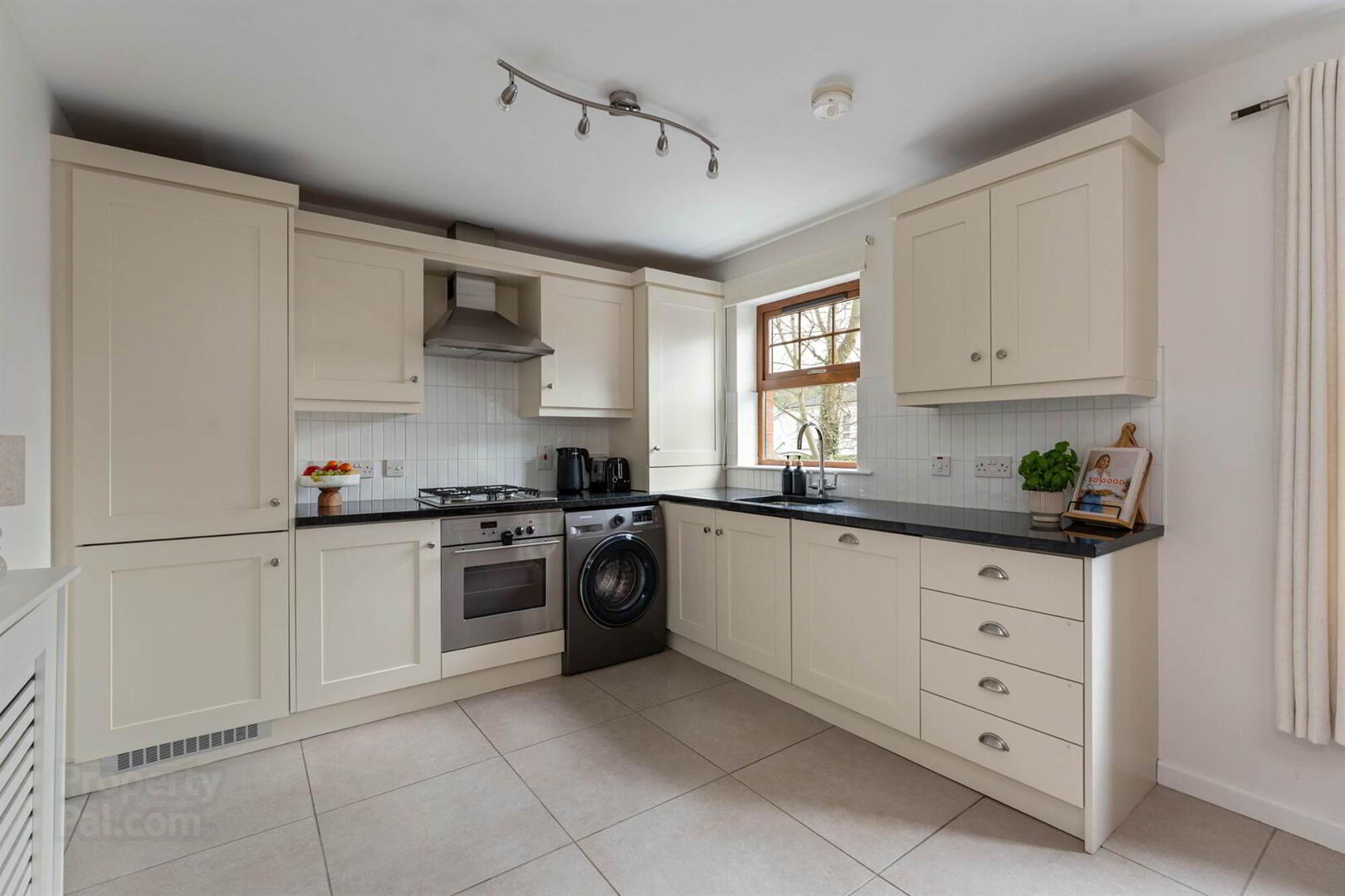 10 Ormiston Square 5 of 17