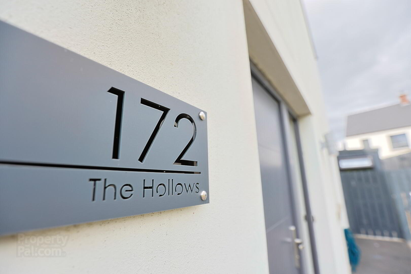 172 The Hollows 4 of 74
