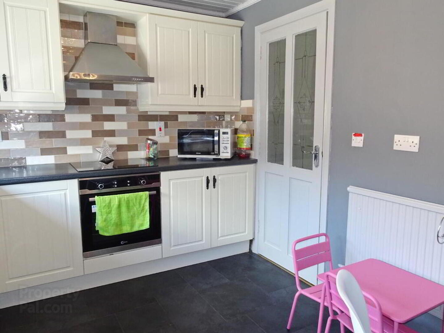 118 Hillview Road 4 of 14