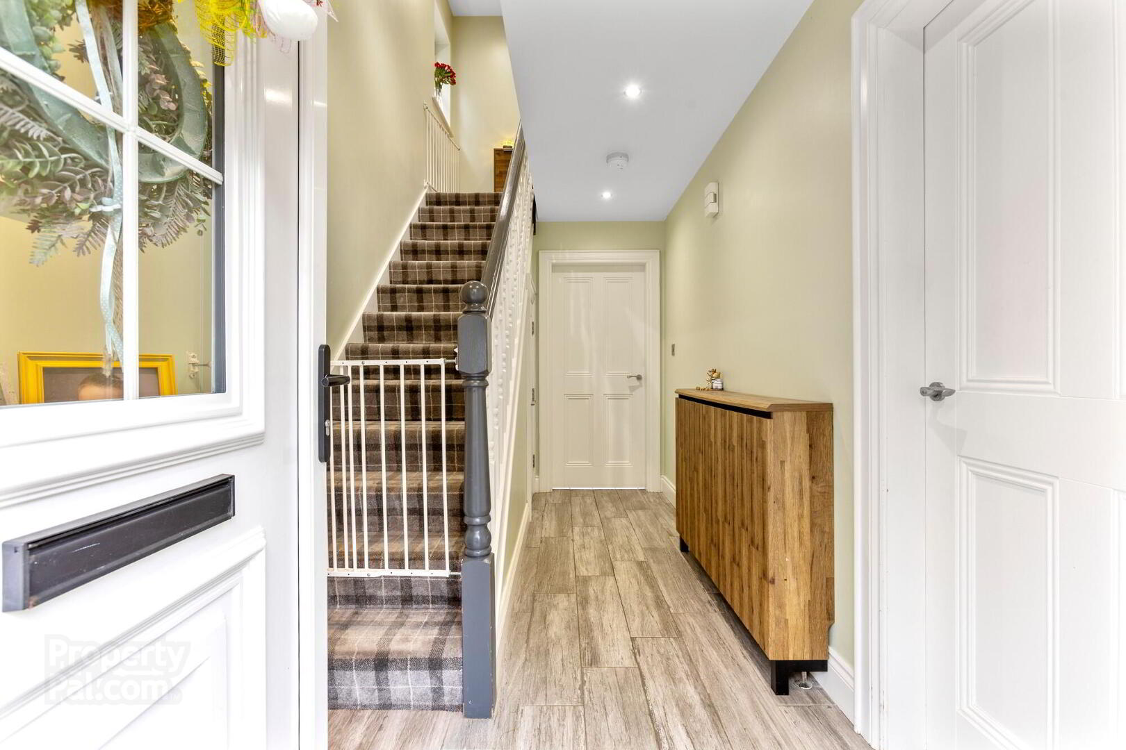 26 Cairn Hill 9 of 32