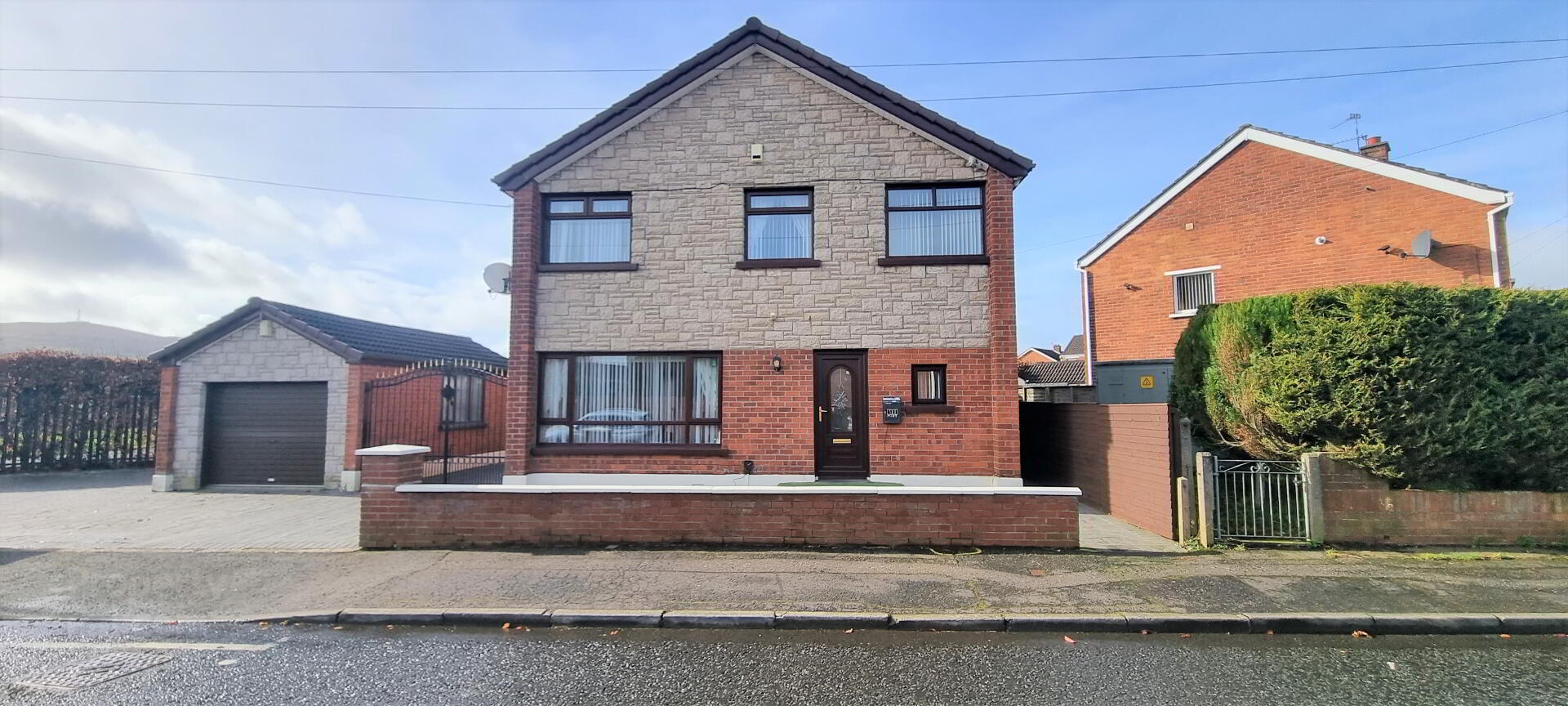31 Sandyknowes Park 1 of 16