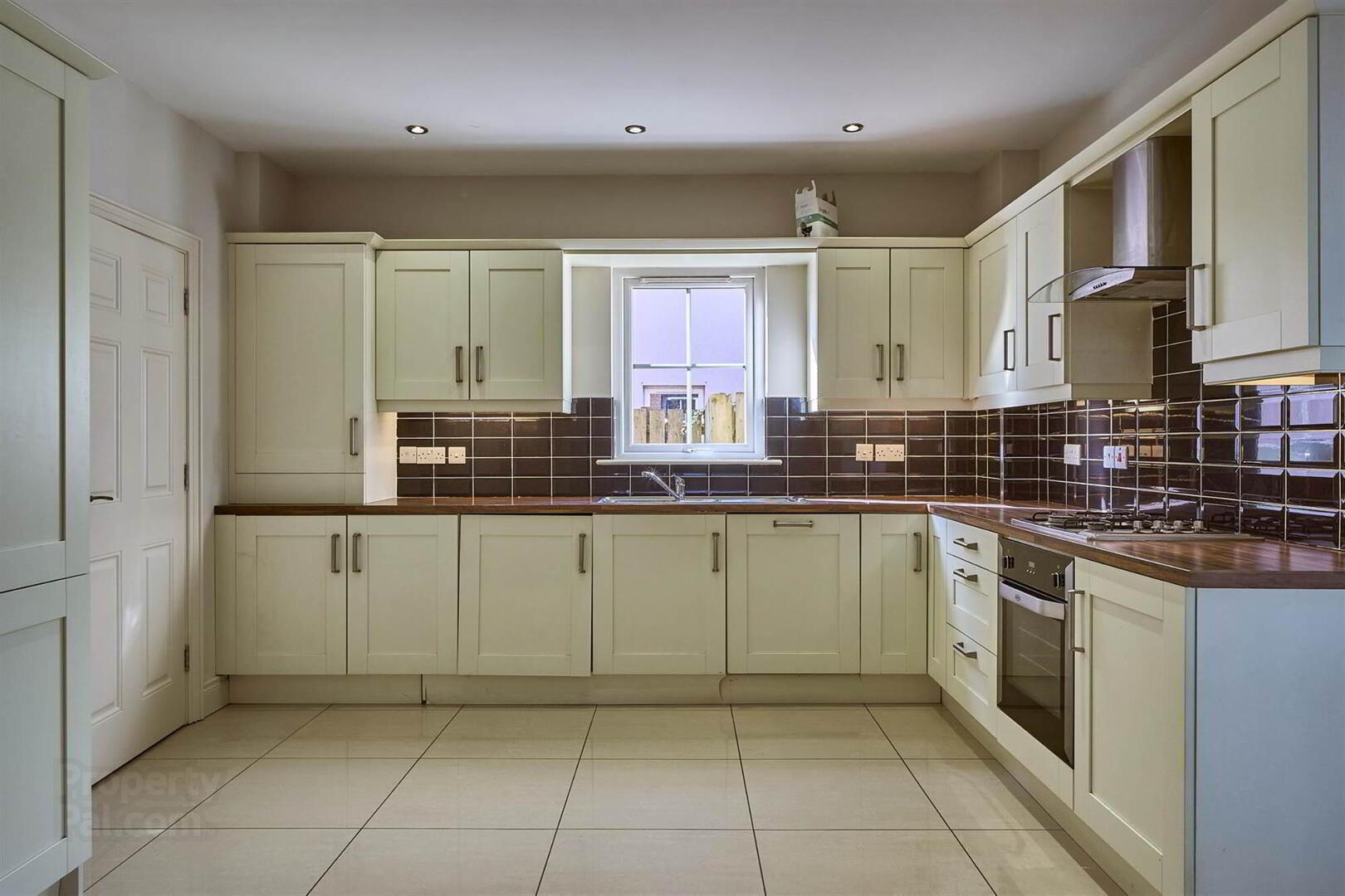 8 Millmount Village Crescent 7 of 17