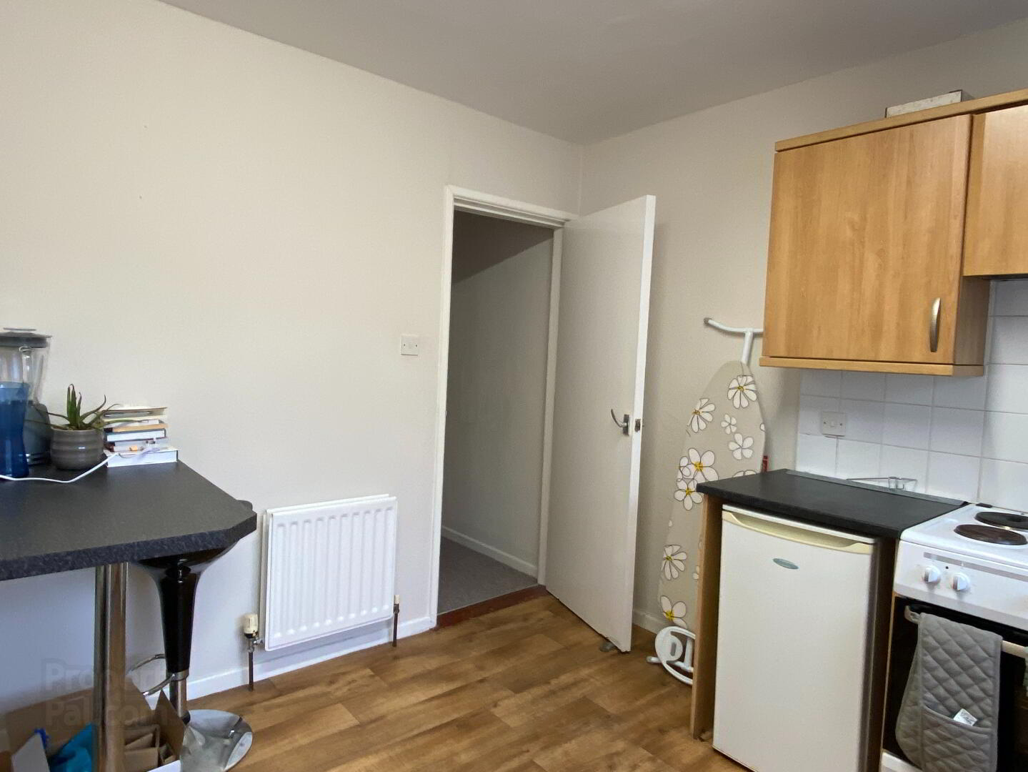 Apt 2, 116 Eglantine Avenue 7 of 9