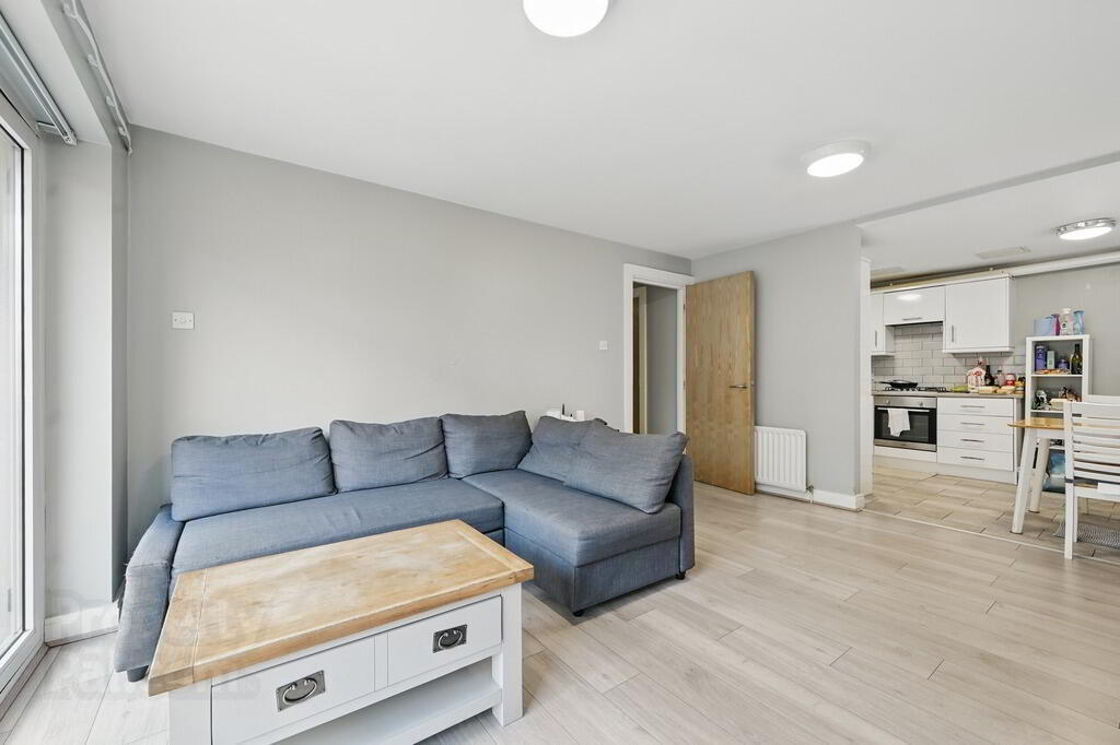 510 Margaretta Plaza, 81 Adelaide Street 8 of 16