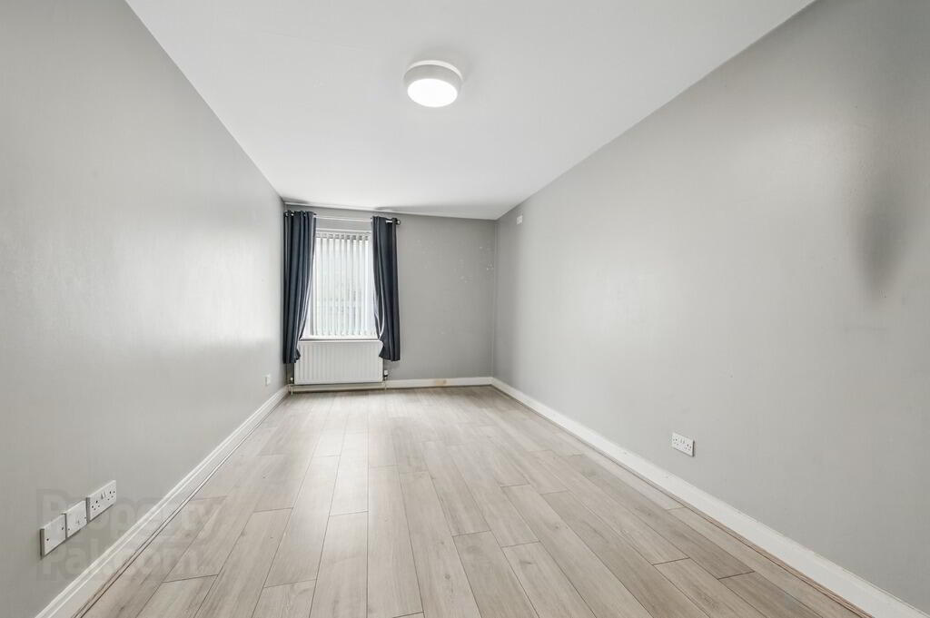 510 Margaretta Plaza, 81 Adelaide Street 13 of 16