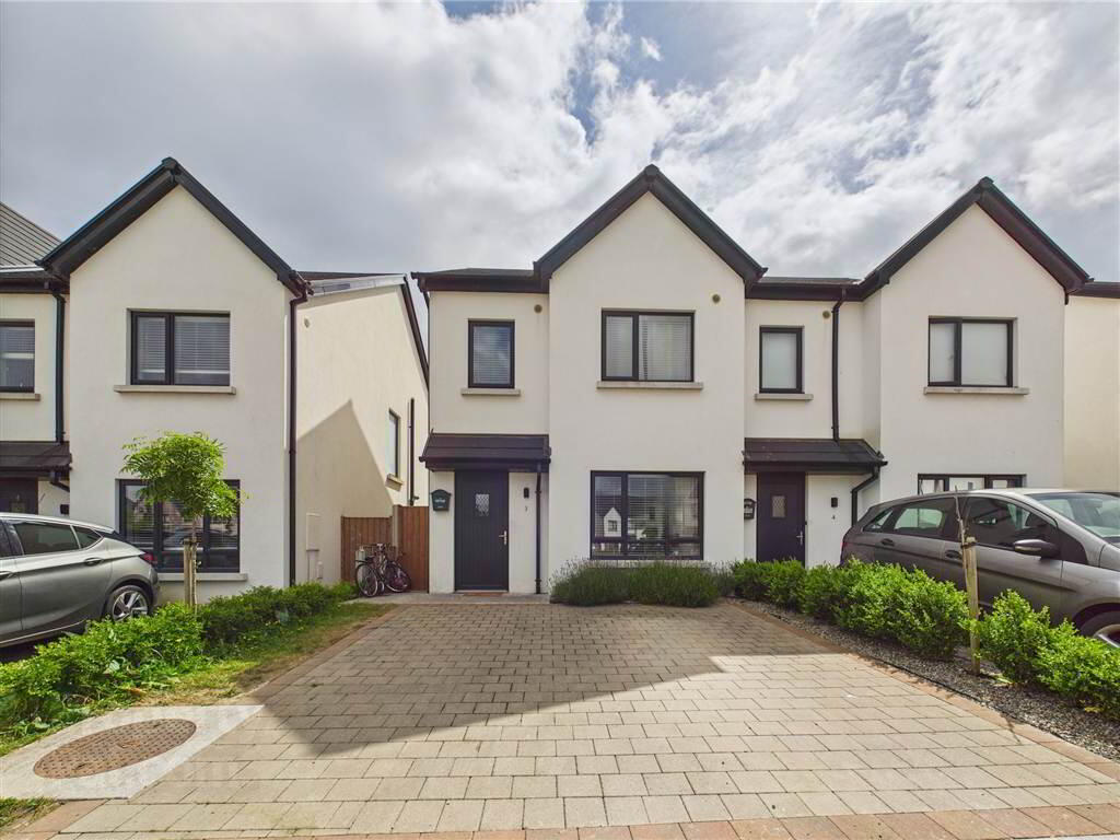 3 Ormond Close 1 of 11