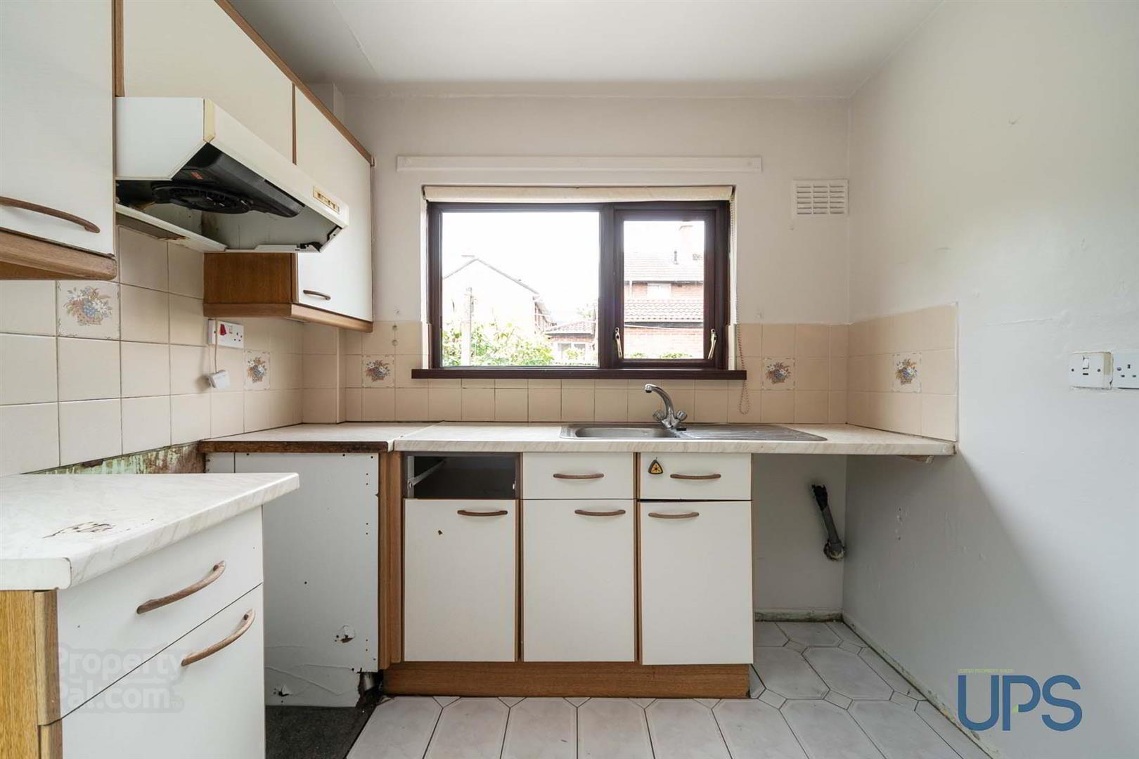 18 Andersonstown Grove 10 of 23