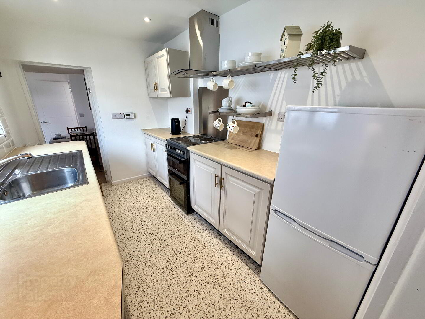 51 Violet Street 19 of 32