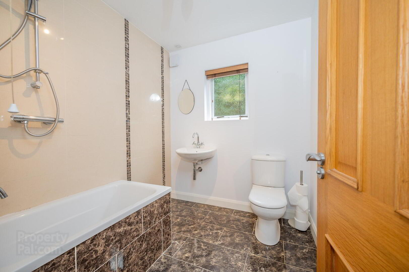 Apt 3 Balmoral Manor, 78 Balmoral Avenue 19 of 20