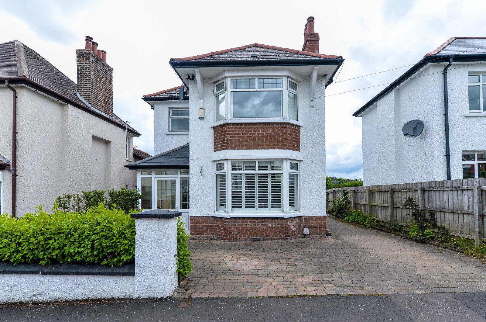 11 Thornhill Park 1 of 17