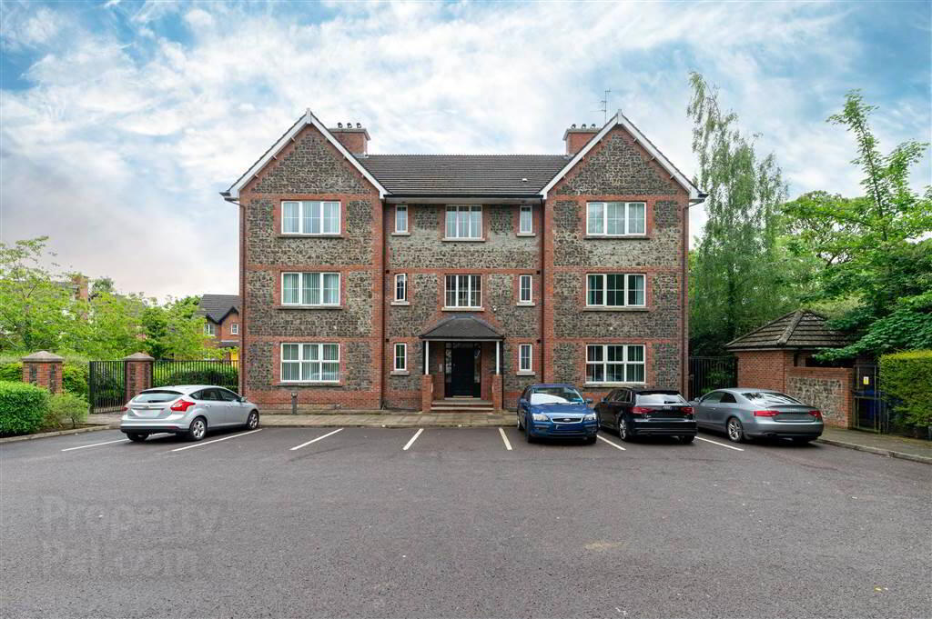 Apt 35, Lagmore Glen 1 of 21