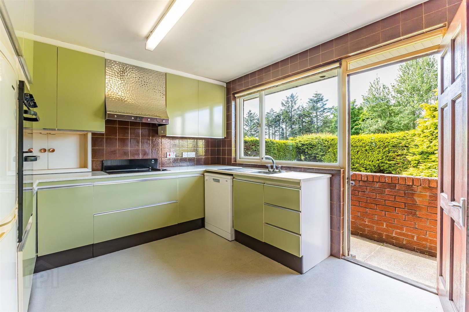 4 Coniston Road 10 of 24