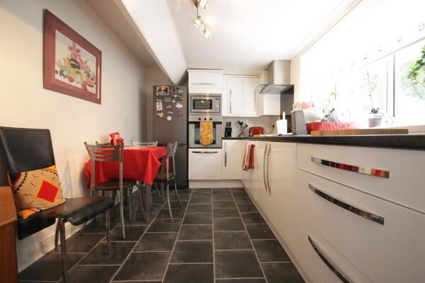 4, 25 Notting Hill 3 of 10