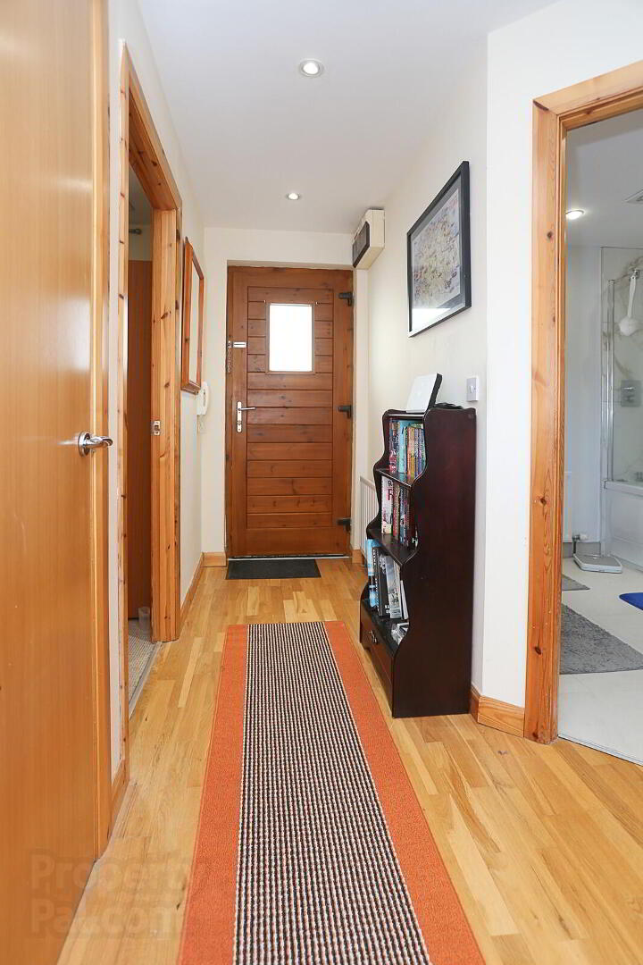 27 Shaftesbury Drive 5 of 16