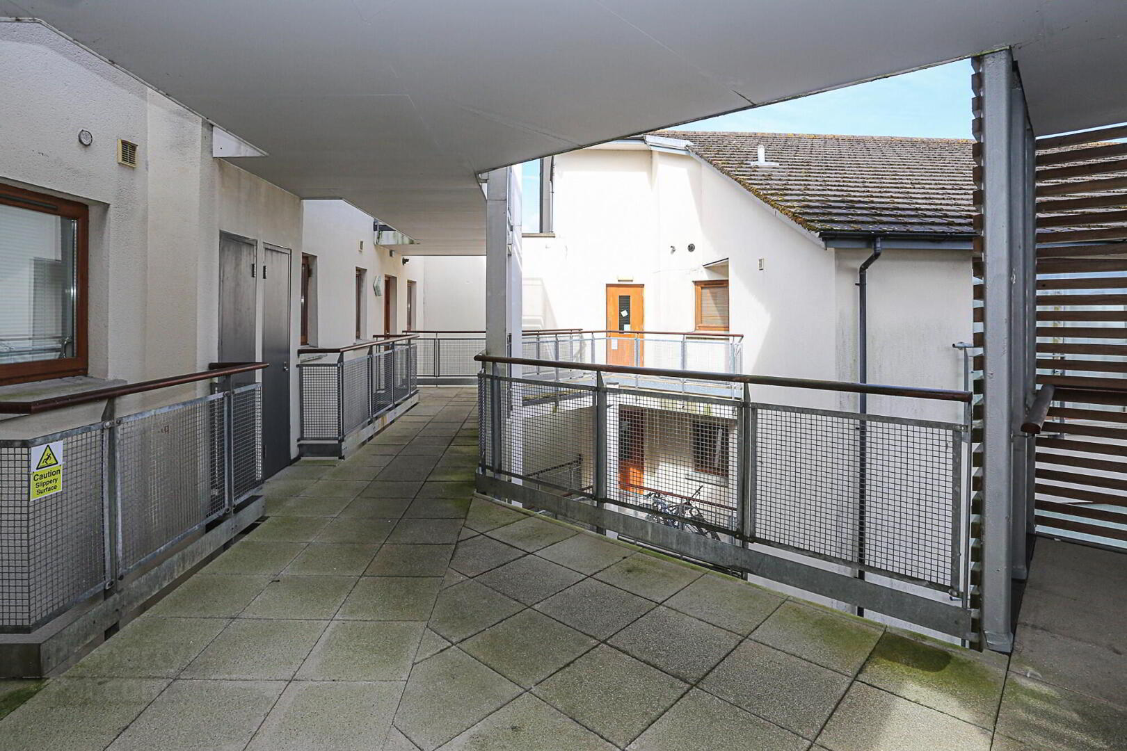 27 Shaftesbury Drive 4 of 16