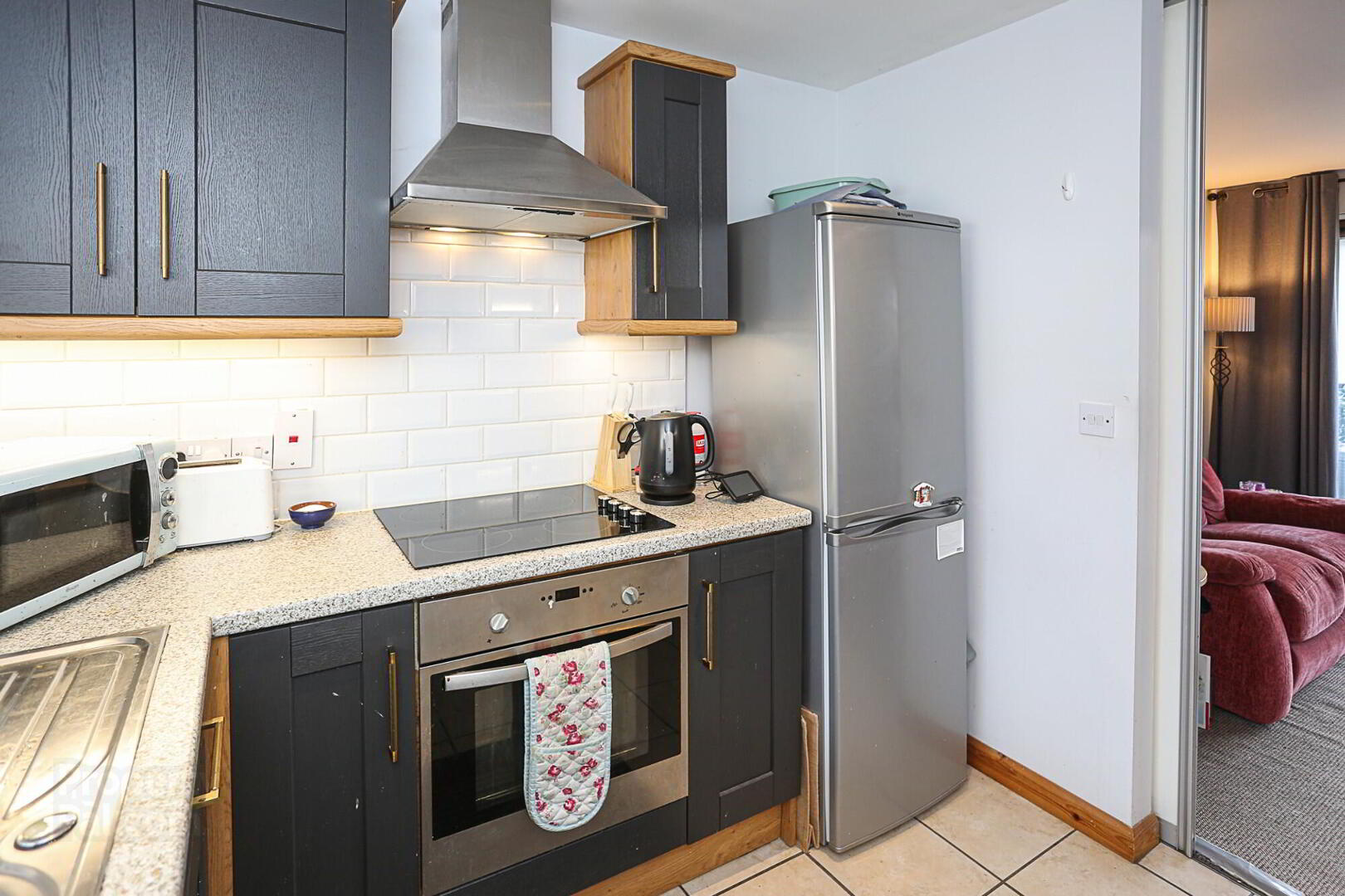 27 Shaftesbury Drive 9 of 16