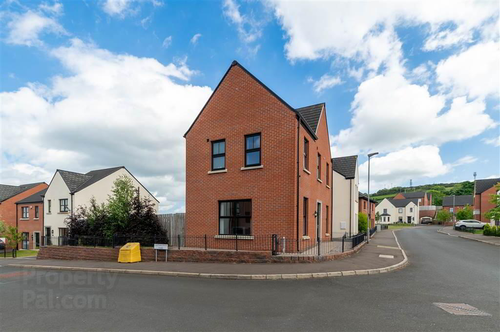 33 Castlegowan Place 3 of 48