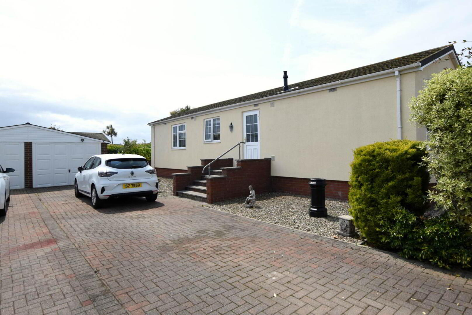9 Kingfisher Way 1 of 22