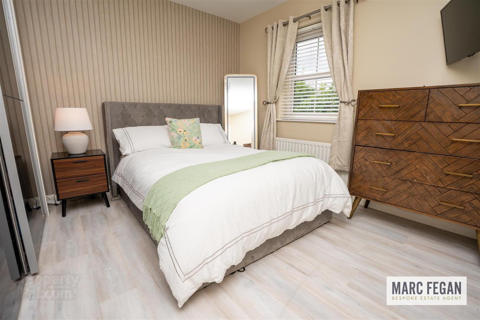 379 Belvedere Manor 25 of 54