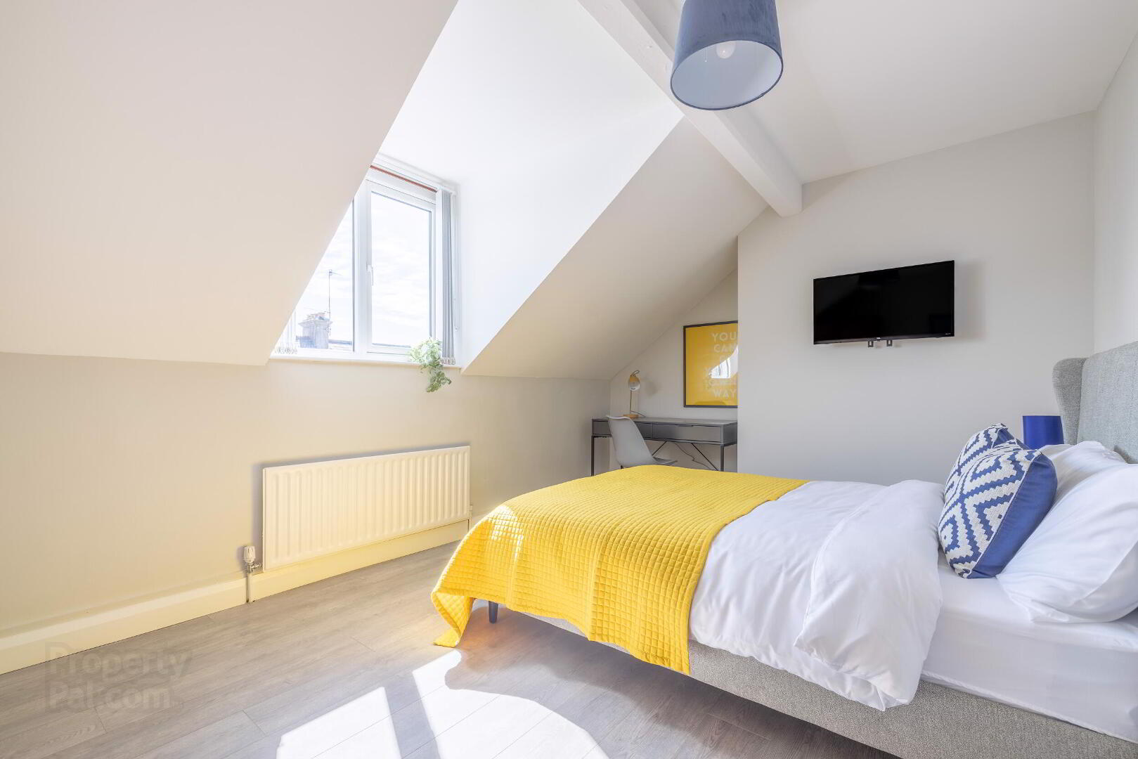 Room 4, 24 Windsor Avenue 1 of 41