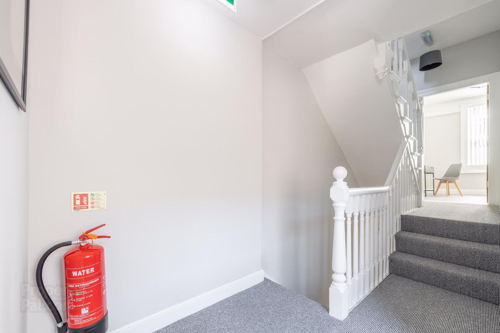 Room 4, 24 Windsor Avenue 20 of 41
