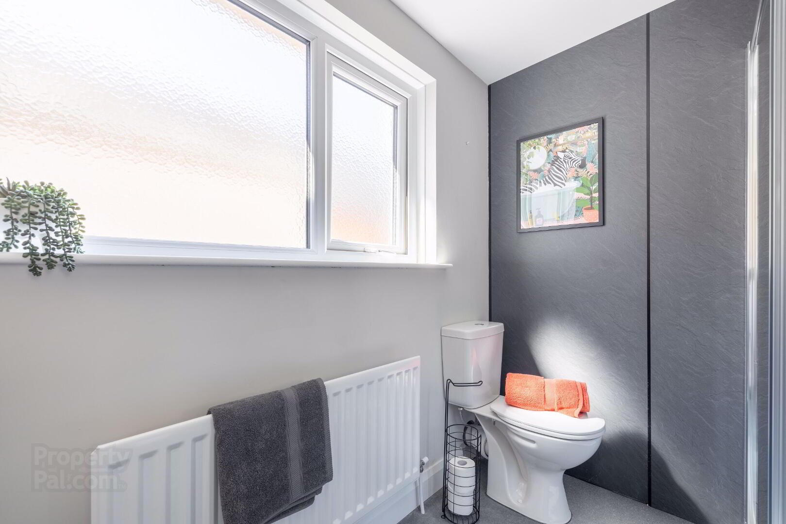 Room 4, 24 Windsor Avenue 22 of 41