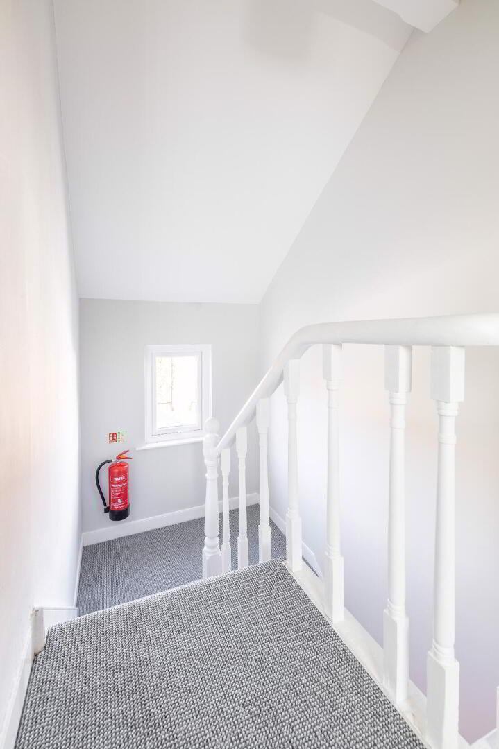 Room 4, 24 Windsor Avenue 26 of 41