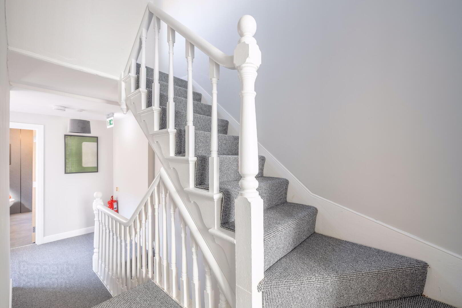 Room 4, 24 Windsor Avenue 25 of 41