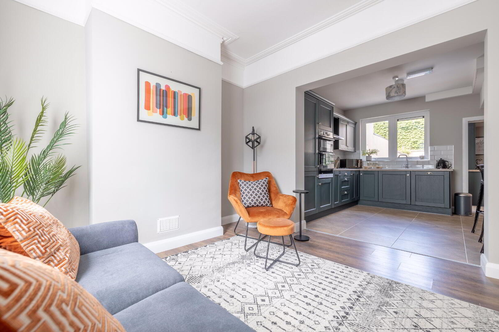 Room 4, 24 Windsor Avenue 10 of 41